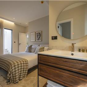 Selection of 5 bedroom seafront villas with pool on Ciovo near Trogir, sleeps 10